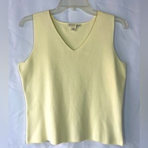 Carolyn Taylor Women’s Cream Tank Top size Medium